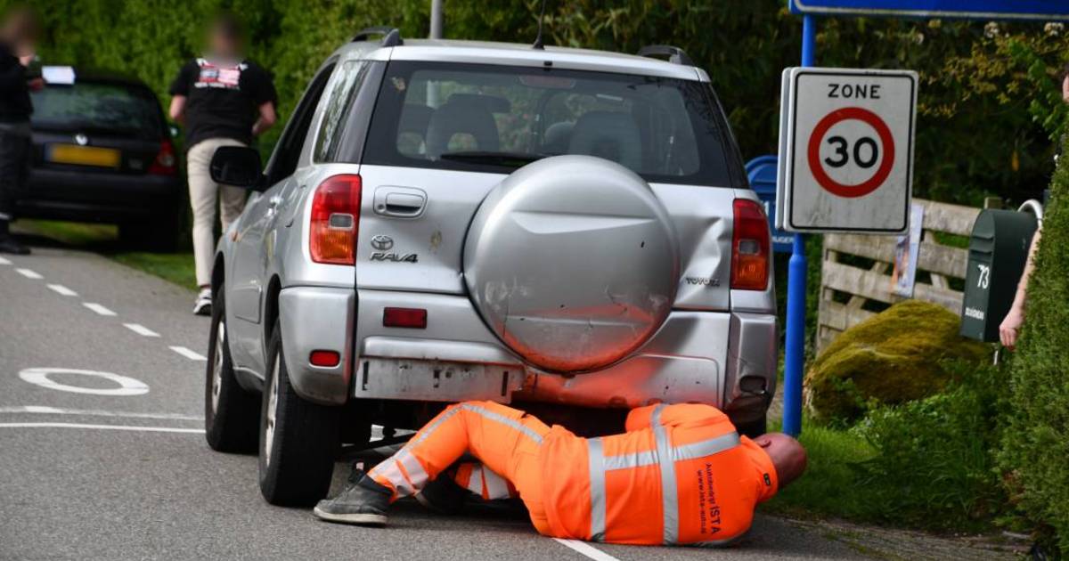Botsing tussen twee autos en motor bij Burgh-Haamstede.