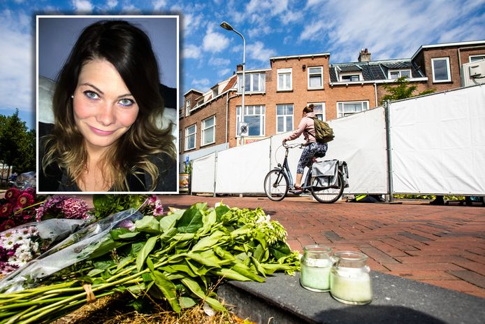 Bloemen bij de Bosboomstraat in Utrecht, waar Laura Korsman om het leven werd gebracht.