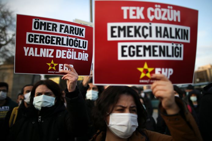 Aanhangers van de pro-Koerdische partij HDP demonstreren in Istanbul.