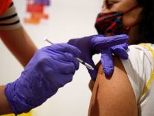 Près de 800.000 injections en une journée: les Français se ruent sur les vaccins après les annonces de Macron