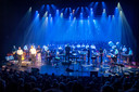 Met slagwerk, synthesizers, gitaren, blaasinstrumenten en zang speelde Percussion Group de zaal twee keer plat.