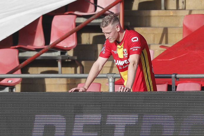 Joris Kramer baalt. De verdediger van GA Eagles kreeg in de slotfase tegen FC Groningen (0-1) zijn tweede gele kaart en zag de laatste minuten vanaf de zijkant.