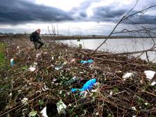Boterkuipjes, kliko’s en wattenstaafjes: de Biesbosch is het ‘afval-afvoerputje’ van Europa