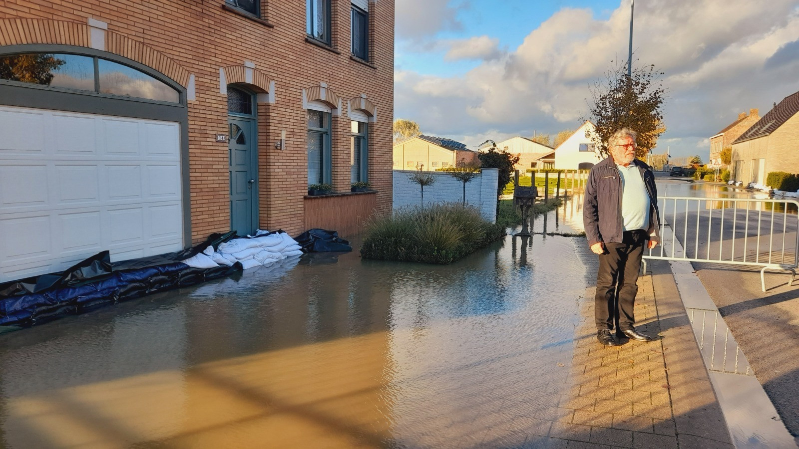 Inwoners van Stavele halen opgelucht adem nu water wegtrekt: “Mensen ...
