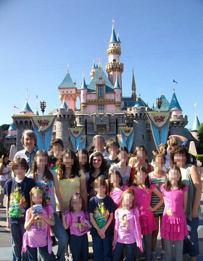 De Turpins in Disney World. Op sociale media hielden ze de schijn van een gelukkig gezin op.