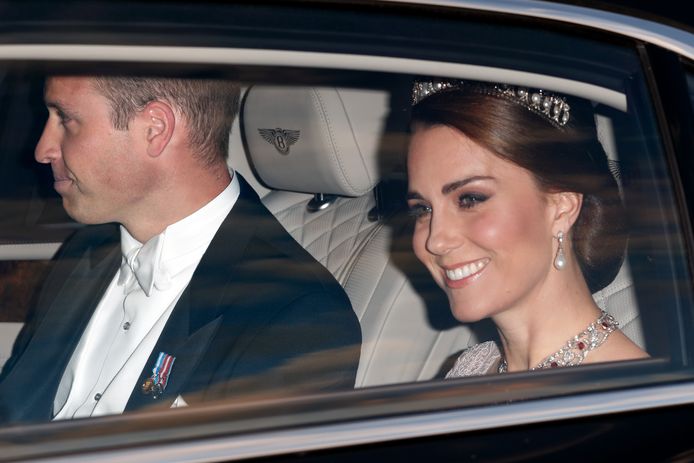 Prins William en Kate arriveerden te laat wegens het drukke verkeer.