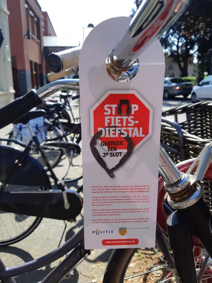 Wie in het centrum van Kaatsheuvel zijn fiets niet met een extra ketting vastlegt, krijgt deze dagen een waarschuwing aan zijn stuur.