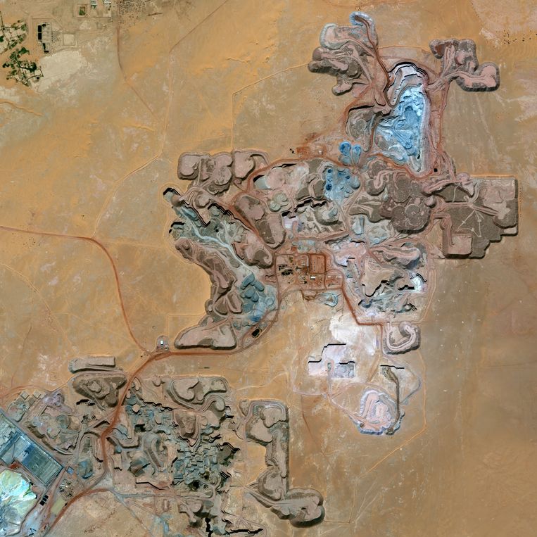 Satellietbeeld van de Arlit Uranium Mine in Niger, 2013. Beeld Getty
