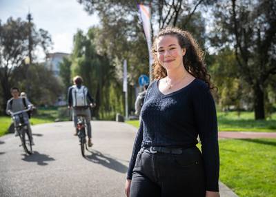 Fairouz kan geen kamer vinden en pendelt tussen Amsterdam en Eindhoven: ‘Bang dat ik moet stoppen me