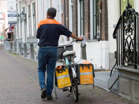 Eindhovense postbode verzamelde jarenlang duizenden brieven en kaarten thuis, vervuilde post niet meer bezorgd 