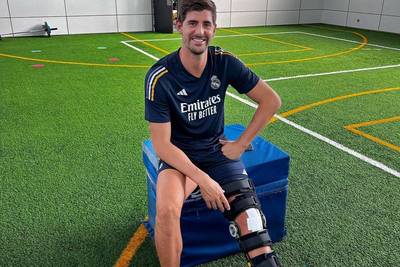 “De eerste stapjes in mijn herstel”: Thibaut Courtois, met stevig ingepakte knie, deelt foto van revalidatie