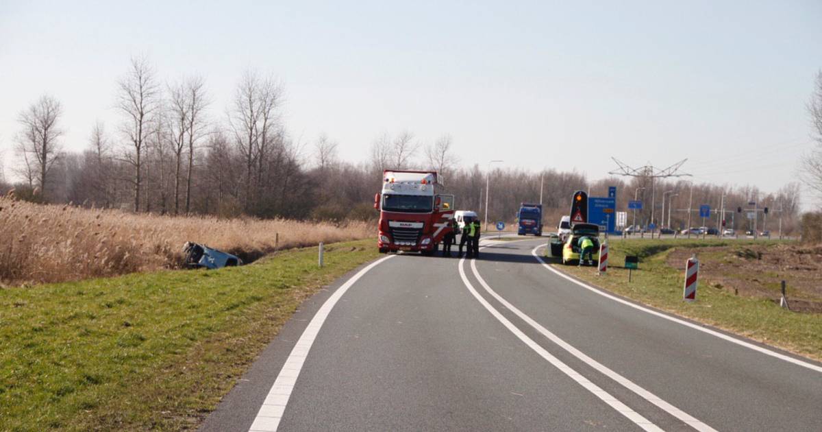 Gooiseweg bij Zeewolde dicht na ernstig ongeluk.