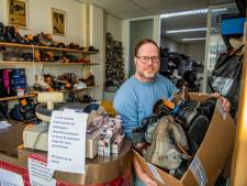 Schoenmaker Frans heeft het razend druk en dus gooit hij winkel dag dicht: ‘Ingrijpend besluit’
