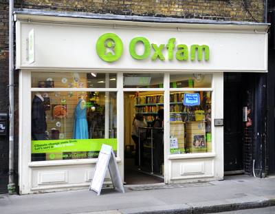 Nieuwe richtlijnen binnen Oxfam: “Vermijd woorden als ‘moeder’, ‘hoofdkwartier’ en ‘zwarte markt”