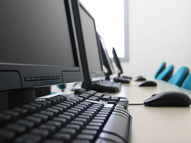 Jongen (16) opgepakt nadat hij gestolen computer online te koop zet