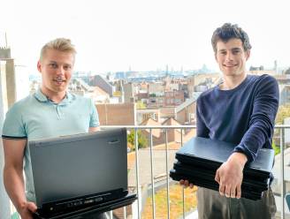Groep vrienden uit Molenbeek knapt oude laptops op voor schoolkinderen: “Zelfs een toestel van dertien jaar oud kan je nog goed doen draaien”