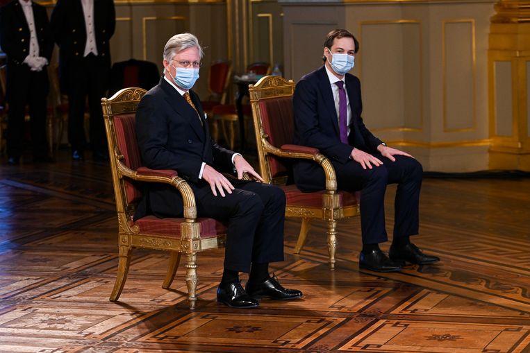 Koning Filip met premier Alexander De Croo in het Paleis. Beeld BELGA
