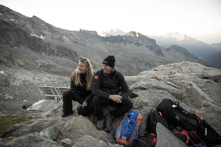 Felix van Groeningen: ‘De Italiaanse Alpen hebben me iets opgeleverd: een tweede plek waar ik me thuis voel. Als het leven me te veel wordt, weet ik dat ik daar een plekje heb.’ (Foto: op de set van ‘De acht bergen’.) Beeld Alberto Novelli