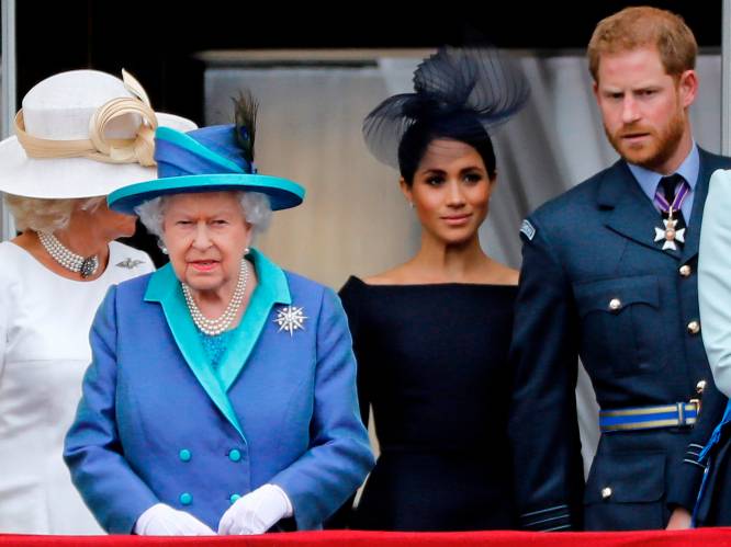 Britse hof sluit de rangen: Queen steunt Harry en Meghan en last overgangsperiode in