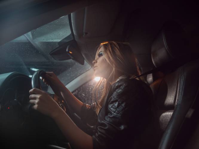 Vind je autorijden in het donker ook zo moeilijk? Zo herken je nachtblindheid en dit kan je eraan doen