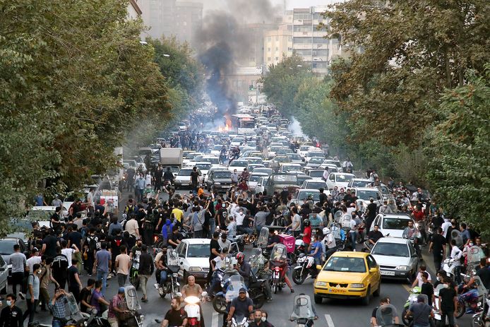 Beeld van een protest in Teheran.