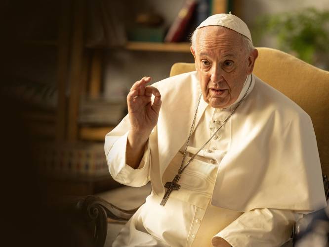 Paus Franciscus neemt het op voor voorganger na controversiële uitspraken van broer vermist meisje