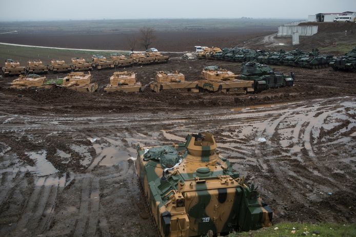 Beeld van een training van Turkse soldaten vandaag bij de Turks-Syrische grens.