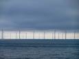 Windmolenpark op zee op 95 kilometer uit de kust. Om de opgewekte windenergie aan land te krijgen is er een kabel nodig, die aan land komt bij een converterstation. Dat komt oftewel bij Moerdijk oftewel bij Geertruidenberg.
