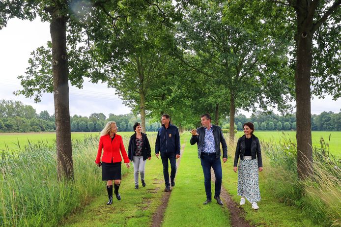 Op pad bij de Brabantse Kluis:  Elies Lemkes, Jolande en Jos Kuijpers, Geert en Christa Migchels (vlnr).