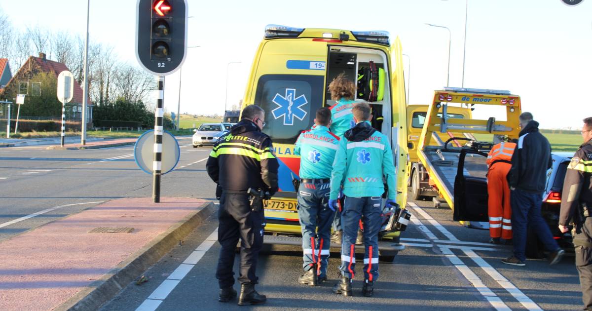 Bestuurder lesauto gewond na botsing.