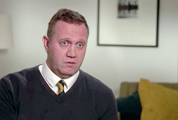 De gewezen bodyguard van prins Andrew doet een boekje open.