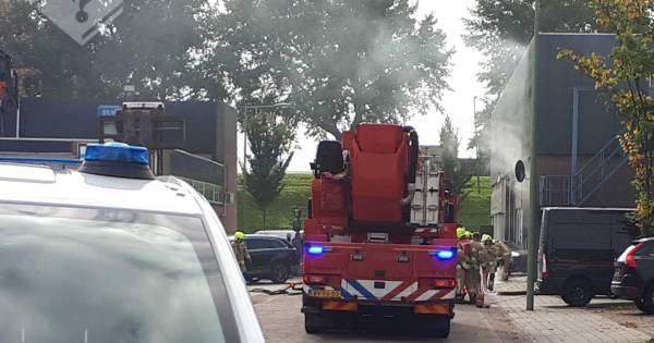 Grote brand bij spuitcabine in Vlaardingen.