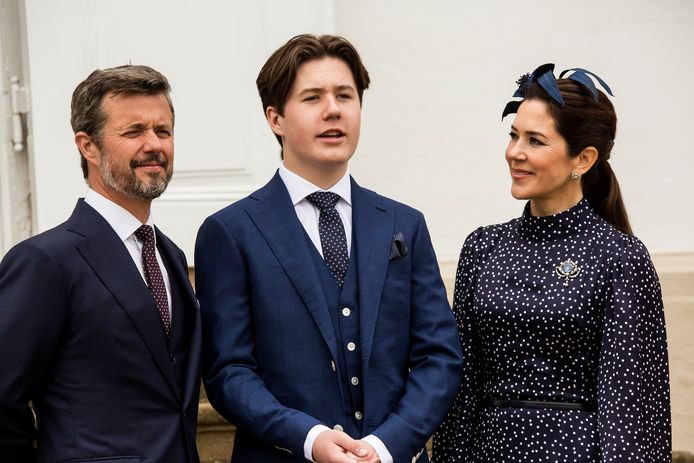 De Deense kroonprins Frederik, kroonprinses Mary en hun 16-jarige zoon Christian.