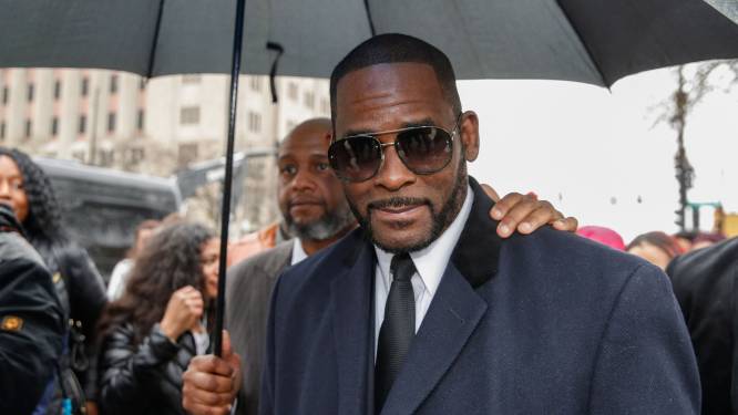 Getuige zegt dat R. Kelly haar “honderden keren” heeft misbruikt 