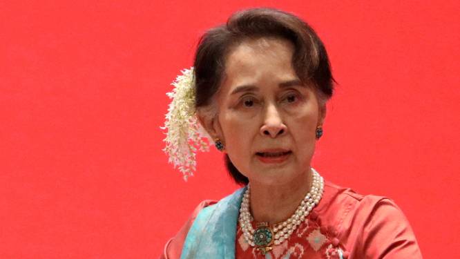 Coupée du monde, Aung San Suu Kyi risque des décennies de détention