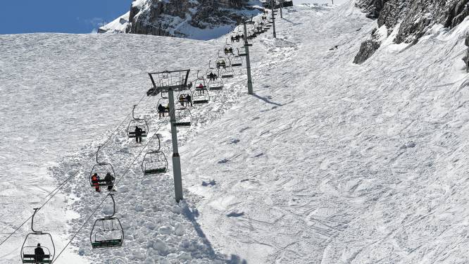 Franse rechter schort zeer omstreden plan in populair skigebied op: “Natuur is belangrijker dan sneeuwkanonnen”