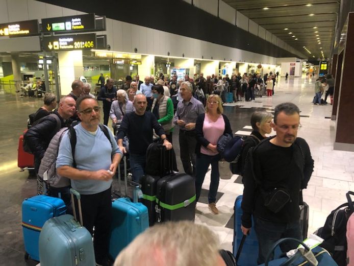 De gestrande passagiers op Gran Canaria.