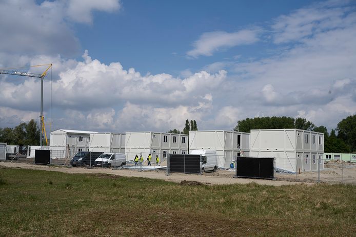 Het nooddorp op de Middenvijver (Linkeroever) kan vanaf woensdag of donderdag de eerste Oekraïense vluchtelingen onderdak geven.