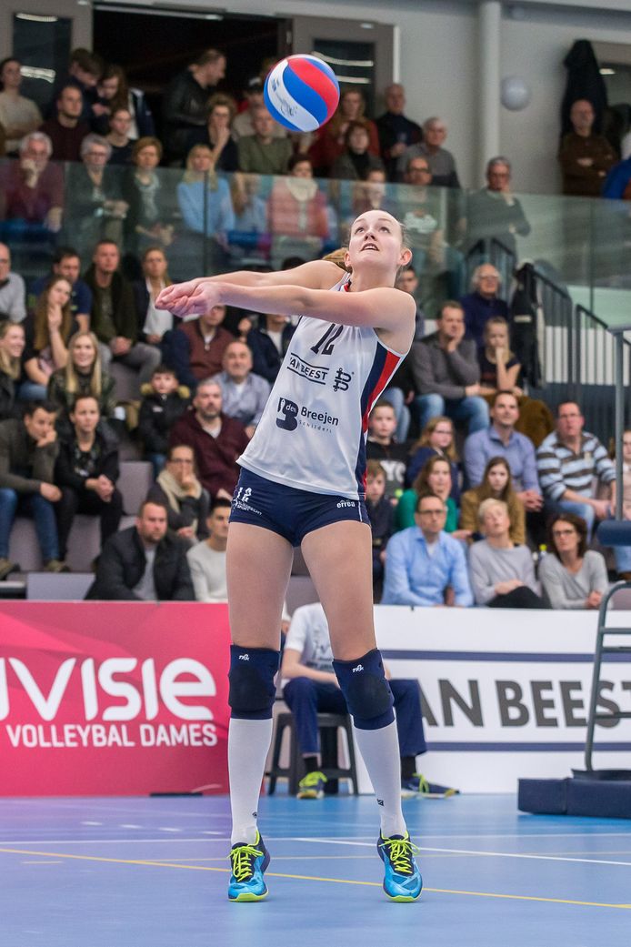 Denise de Kant combineert volleybal op hoog niveau met een studie aan de VU in Amsterdam.