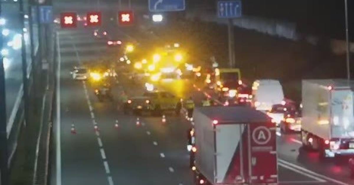 Ongeluk op A28 bij Zwolle: snelweg dicht, verkeer richting Randstad loopt vast.