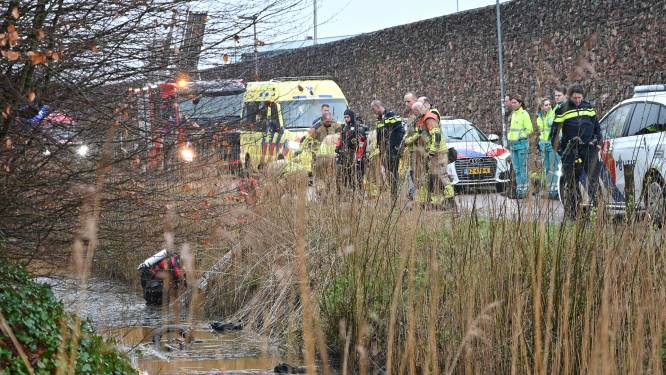 Massale inzet hulpdiensten na vondst fiets in het water in Breda