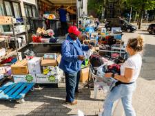 Vermoeide MeiMarkt-standhouders raken helemaal los in ’t Gruun Stroatje: ‘Anders was het weer op zolder beland’