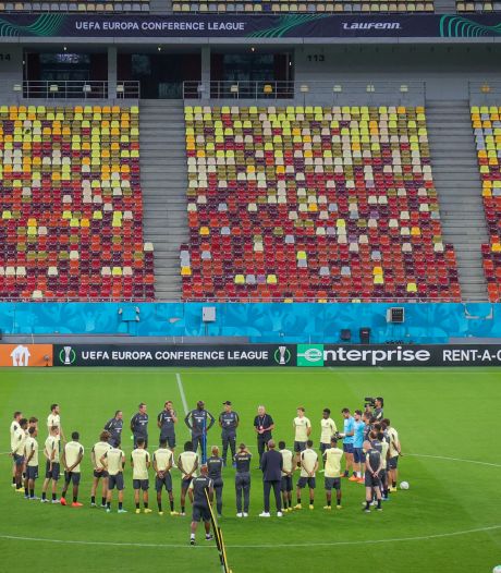 Les joueurs d'Anderlecht ont observé une minute de silence à Bucarest en l'honneur de Michel Verschueren