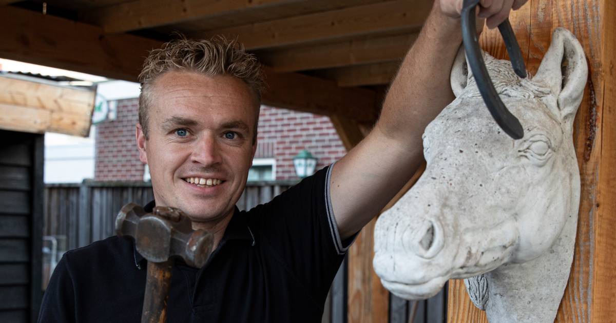 Johan uit Westerhaar bezorgt alle paarden een hoefijzer op maat (maar waarom heeft hij altijd honing