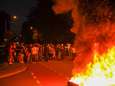 Vlammen en vuurwerk bij Veluws protest tegen noodopvang Afghaanse vluchtelingen: politie grijpt in