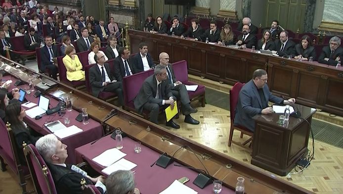 De voormalige Catalaanse vicepresident Oriol Junqueras legt een verklaring af in de rechtbank.