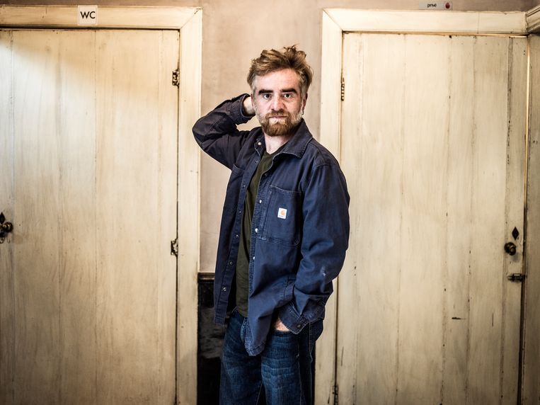 ‘We zijn geobsedeerd met hoe we ons aan de wereld presenteren. We hebben followers bij de vleet, maar vanbinnen gaapt de grote leegte.’ Beeld Johan Jacobs