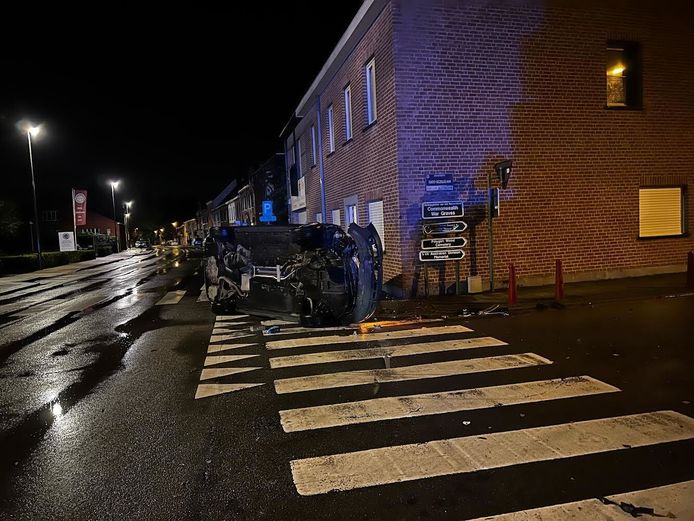Incident on Iepersstraat in Zonnebeke, caterer takes a hit.