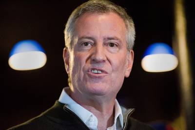 Burgemeester New York onder vuur na meezwaaien met hit R. Kelly