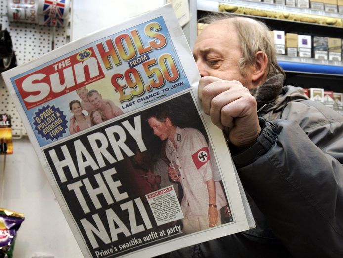 De Britse pers smulde van het Nazi-schandaal rond prins Harry.